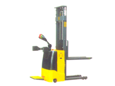 fully-electric-stacker